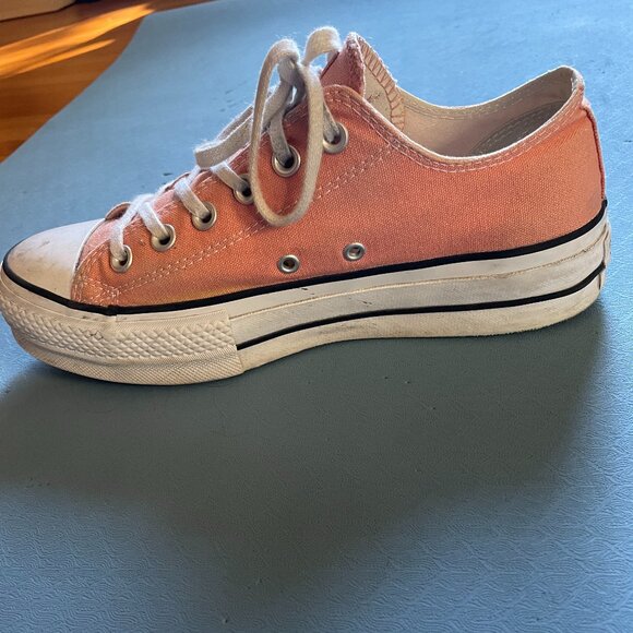 Converse platforms, women's size 8 in peach - Picture 1 of 6
